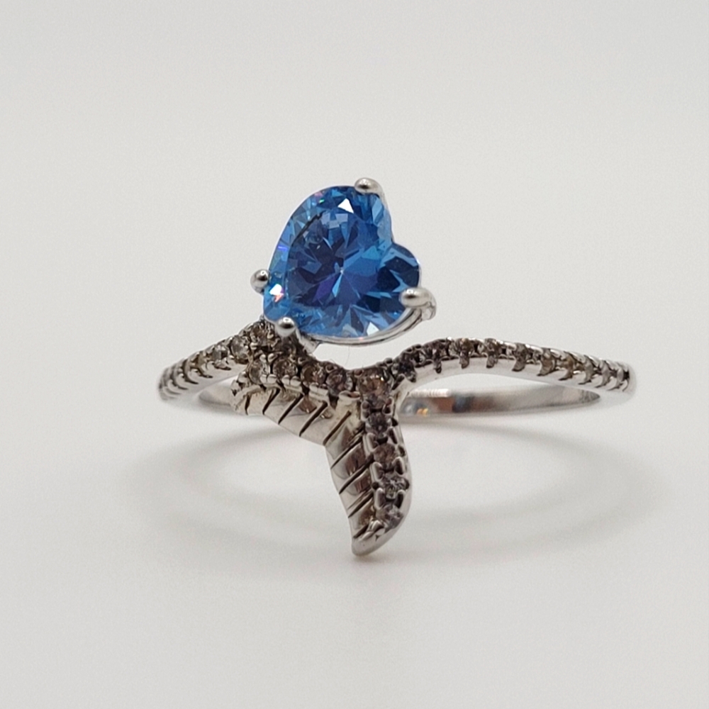 925 sterling silver mermaid themed ring with Blue accent Stone. Size 6
